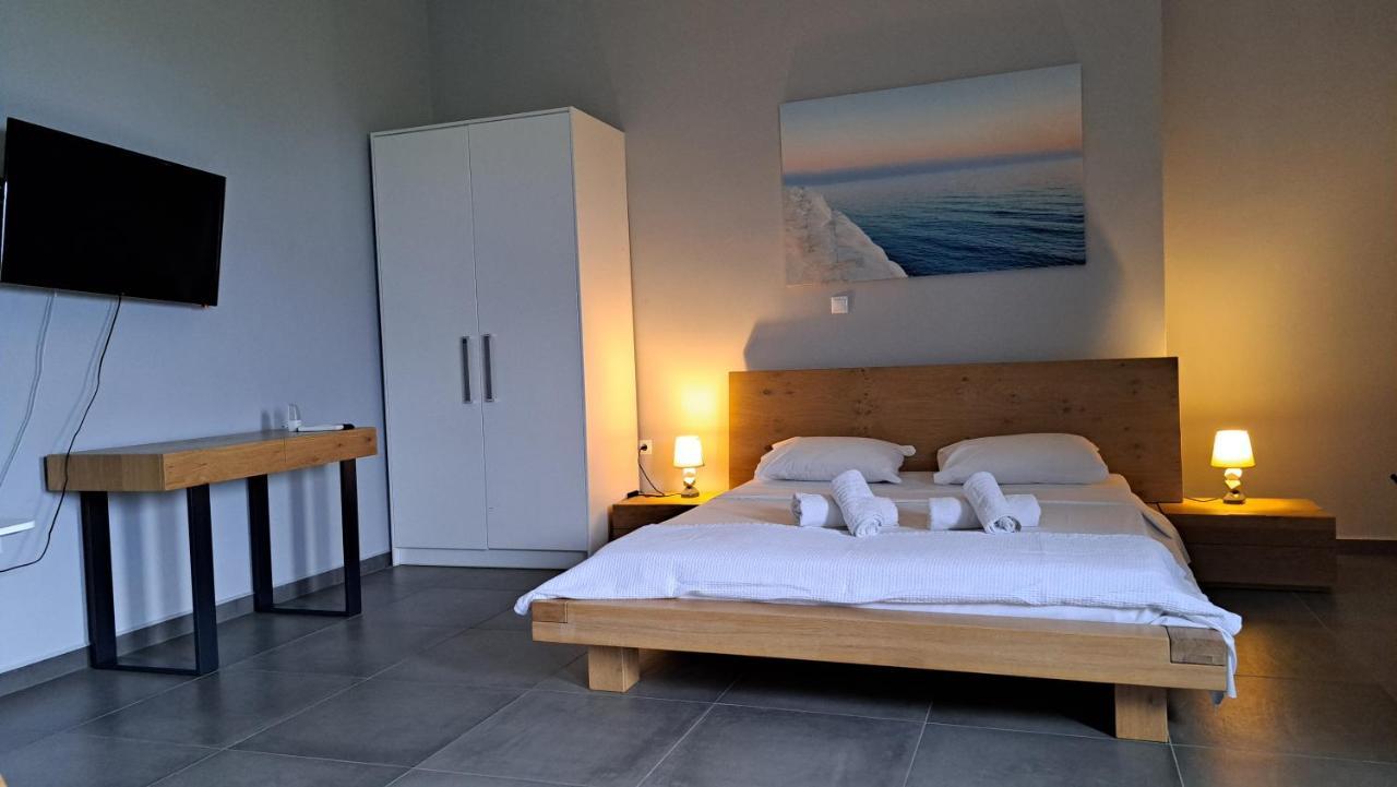 Light Blue Studios 2 Poúlithra Екстериор снимка